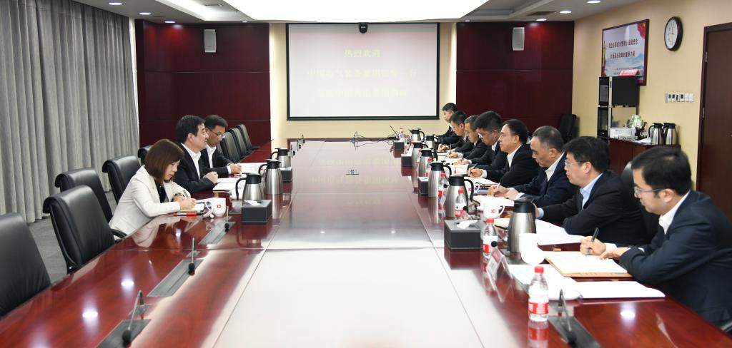 中国电气装备党委书记、董事长白忠泉到公司调研指导